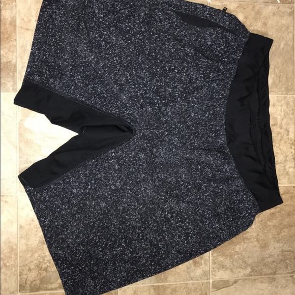 Men’s lululemon shorts - Picture 8 of 8